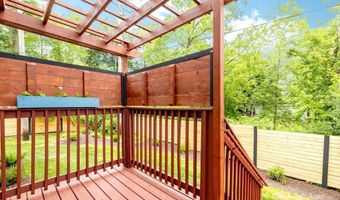 2 Maple Village Ct, Ann Arbor, MI 48103