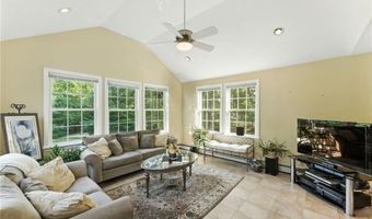 22 Camelot Cir, Johnston, RI 02919