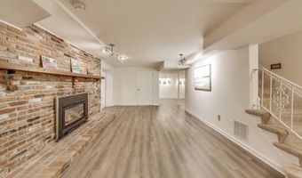 8806 FOX HILLS Trl, Potomac, MD 20854
