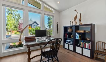 3055 NW Tharp Ave, Bend, OR 97703