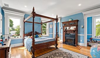 32 Lorraine St, Barrington, RI 02806
