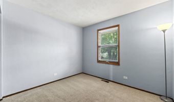 409 Maplewood Dr, Antioch, IL 60002