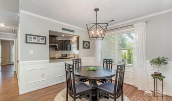 2722 Hillmont Dr, Charlotte, NC 28226