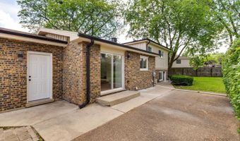 522 N Castle Rd, Addison, IL 60101