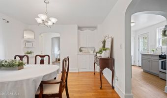 125 Eighth St, Belford, NJ 07718