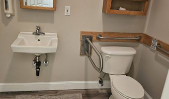 979 Farmington Ave 1F, Berlin, CT 06037