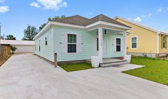 208 Sycamore St, Bay St. Louis, MS 39520