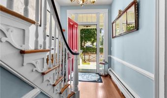 22 Greenough Pl, Newport, RI 02840