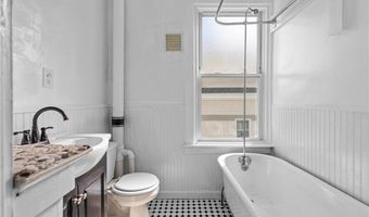 7 Caswell Ave, Newport, RI 02840