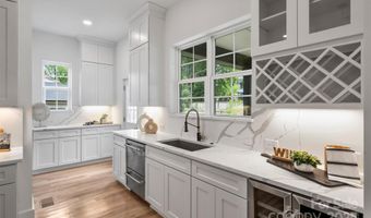 910 Everett Pl, Charlotte, NC 28205