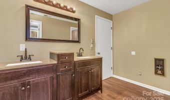 111 Hidden Pond Ln, Asheville, NC 28804