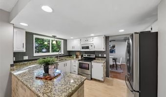 800 Eaglebrooke Dr, Ballwin, MO 63021