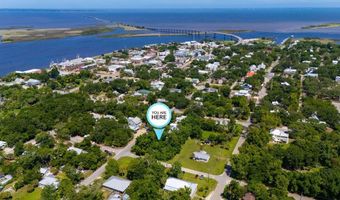 140 5th St, Apalachicola, FL 32320