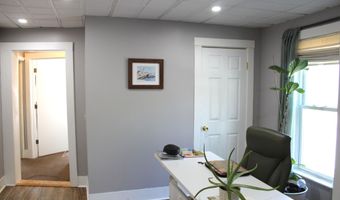 7 Grove St, Auburn, ME 04210