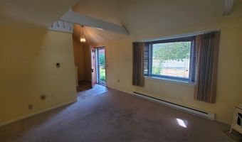32 Cortland Cir, Bangor, ME 04401