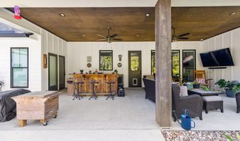 1090 Sandy Ln, Arnaudville, LA 70512