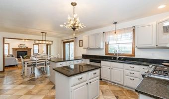 1049 Vine Ave, Riverside, IA 52327