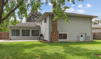 1942 Trail Ridge St, Arlington Heights, IL 60004