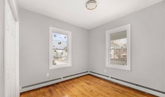 35 Central St, Lincoln, RI 02838