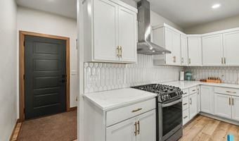 1001 S Moonlight Cir, Brandon, SD 57005