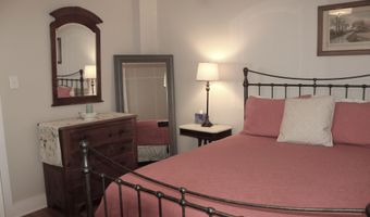 6 W Main St, Chester, CT 06412