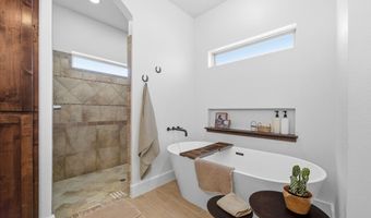 570 S Point Ct, Aledo, TX 76008