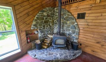 990 W Daniels Rd, Albany, VT 05820
