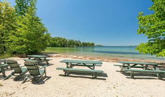 73 Pipers Point Ln, Alton, NH 03809