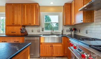 39 N Pershing Rd, Asheville, NC 28805