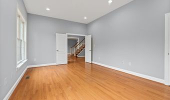 7119 BARRY Rd, Alexandria, VA 22315