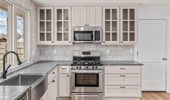 906 SE G St, Bentonville, AR 72712