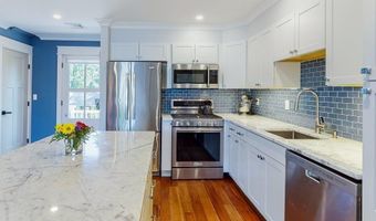 5 Hampden St, Barrington, RI 02806