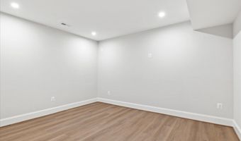 4911 37TH St N, Arlington, VA 22207