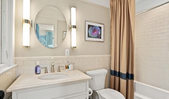 1801 N HARTFORD St N, Arlington, VA 22201