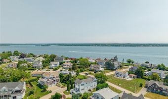 33 Withington Rd, Narragansett, RI 02882