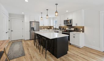 8370 Lakeview Rd, Alanson, MI 49706