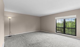927 Claytonbrook Dr 3, Ballwin, MO 63011