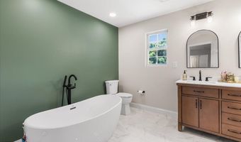 248 Church St, Belford, NJ 07718