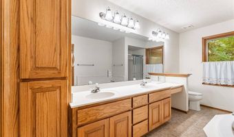 5 Ellesmere Ln, Bella Vista, AR 72714