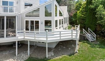 96 Starr Dr, Narragansett, RI 02882