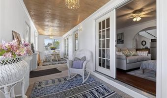 16 Courtway St, Narragansett, RI 02882