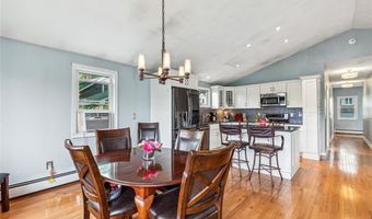 93 Church St, Barrington, RI 02806