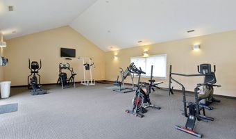 70 Montoya Dr 70, Branford, CT 06405