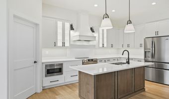 1534 Hannah Ln, Aberdeen, SD 57401