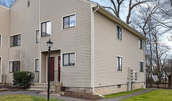 39 Lance Cir 39, Bridgeport, CT 06606