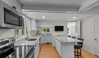 31 Brookside Dr, North Smithfield, RI 02896