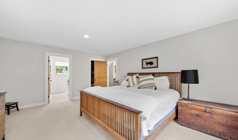 476 Baxter Neck Rd, Barnstable, MA 02630