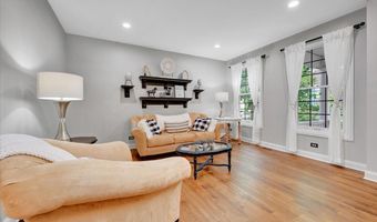 1880 Crofton Dr, Algonquin, IL 60102