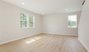 1 Dahlia Ct, Bayville, NJ 08721