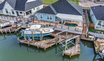 702 S BAY St, Aransas Pass, TX 78336